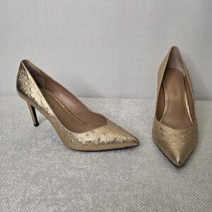 Banana Republic Metallic Gold Ostrich Embossed Pointed Toe Pumps - Size 8M